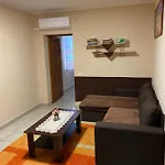 Okerka Vendeghaz Apartment *