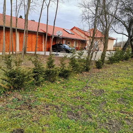 Okerka Vendeghaz Lägenhet *