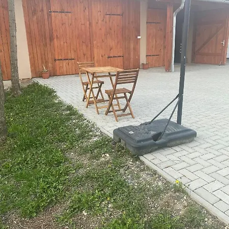 Okerka Vendeghaz Lägenhet