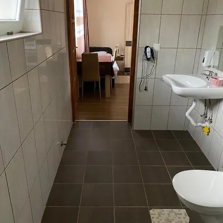 Okerka Vendeghaz Lägenhet