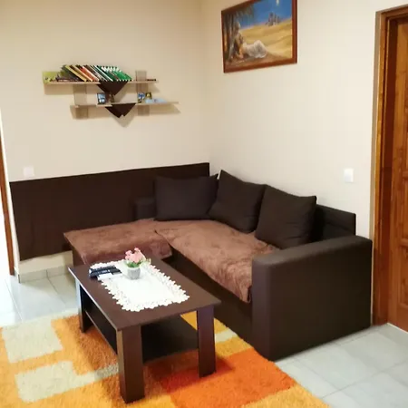 Okerka Vendeghaz Lägenhet Csesztreg