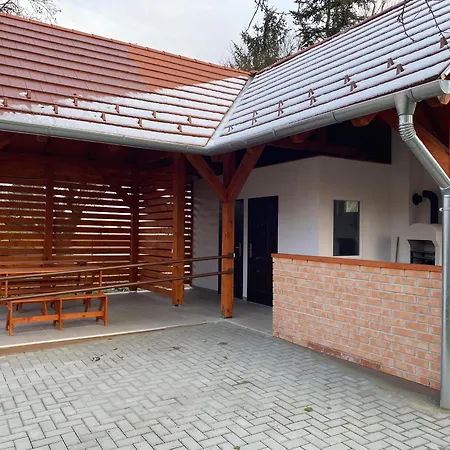 Okerka Vendeghaz Lägenhet